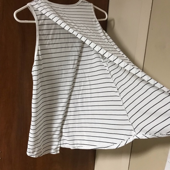 Striped athletic tank top with layered back - Picture 3 of 4